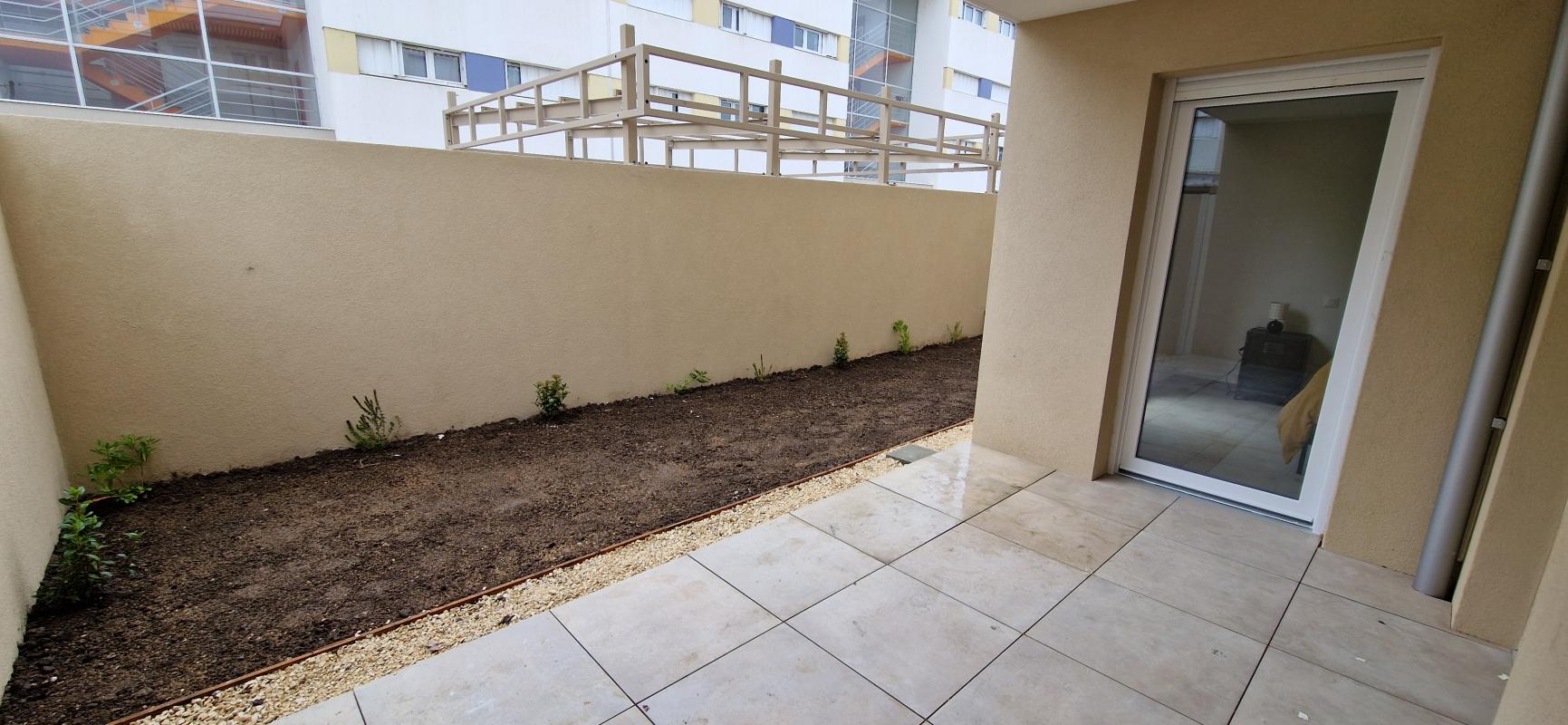 APPARTEMENT T3 AVEC JARDIN, TERRASSE ET PARKING