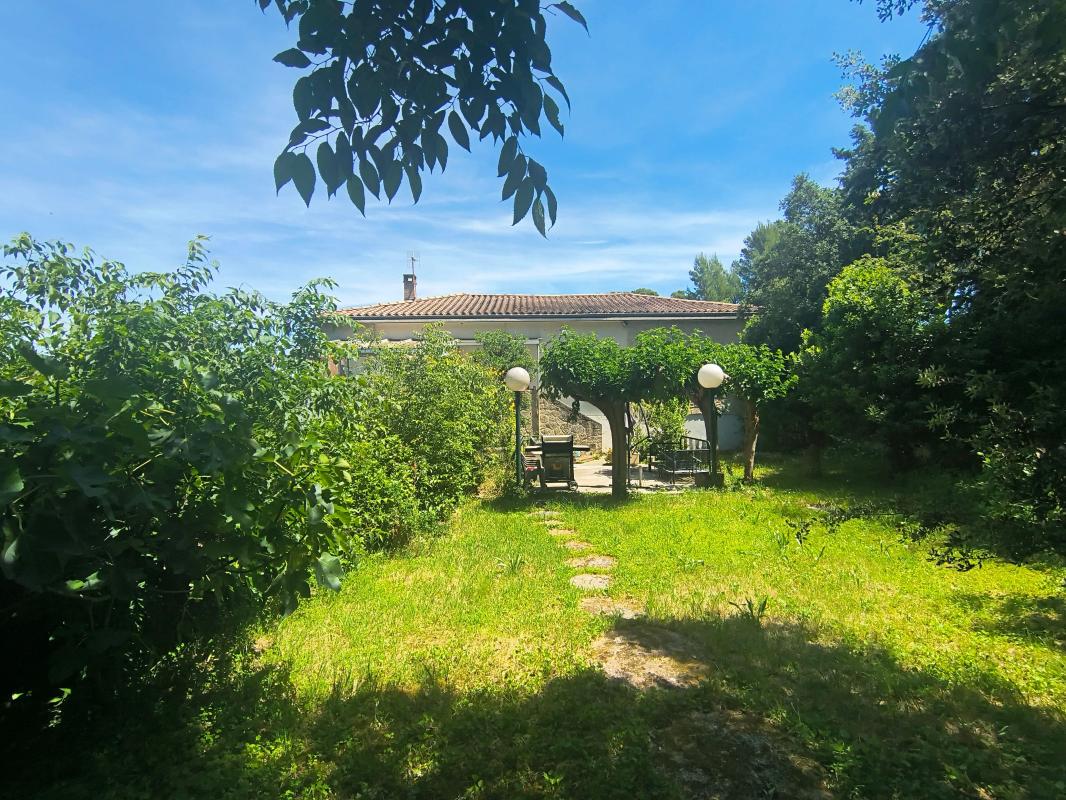 Jonquerettes en colline : Maison + Hangar + Dépendance + Garage