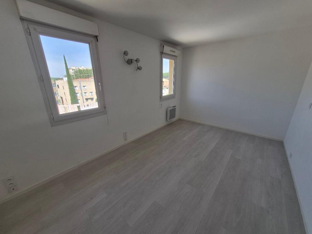Appartement À Vendre : Studio 20 m² Avignon Extra-Muros
