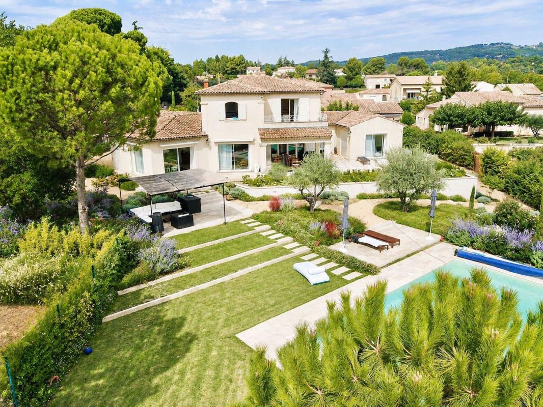VILLA D ARCHITECTE 230M² 5 CHAM%BRES TERRAIN 2000M² DOUBLE GARAGE 35M² PISCINE VUES DEGAGEES