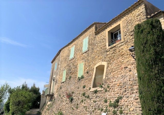 AUTHENTIQUE MAISON DE VILLAGE EN PIERRES 140M² 3/4 CHAMBRES -GARAGE- VUES IMPRENABLES MONT VENTOUX ET DENTELLES DE MONTMIRAIL CAIRANNE 84340