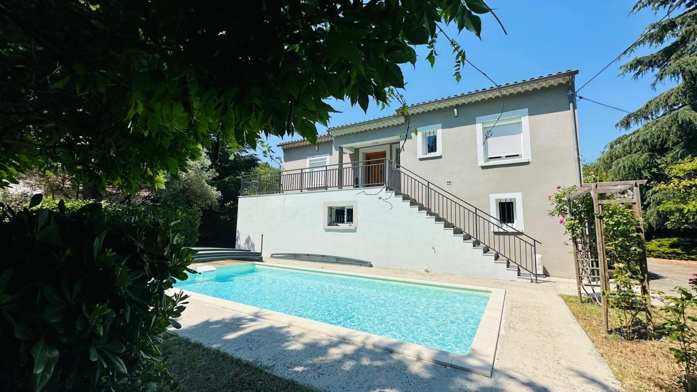VILLA RENOVE 156M² 4/5CHAMBRES GARAGE 34M² TERRAIN 1000M² PISCINE JARDIN CLOS ET ARBORE