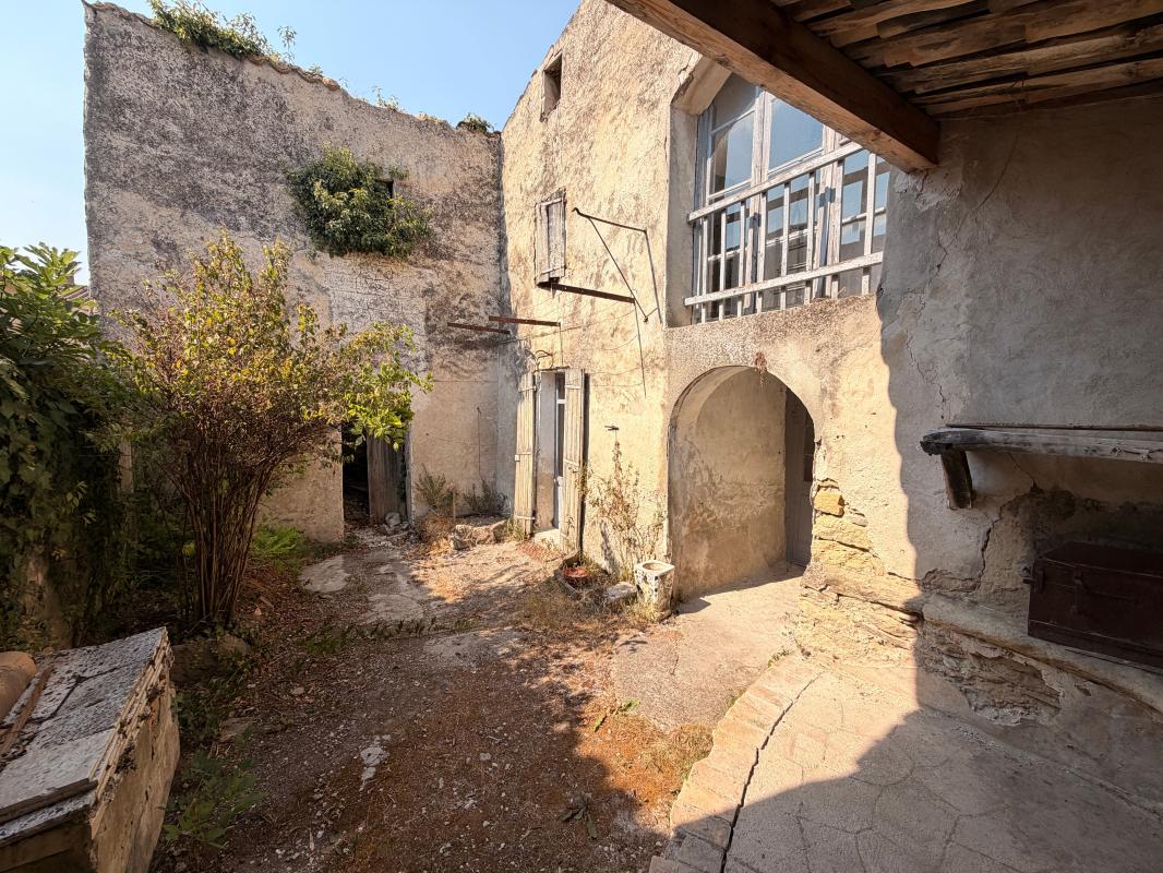 Maison À Vendre - 5 pièces - 3 chambres - Cour intérieure