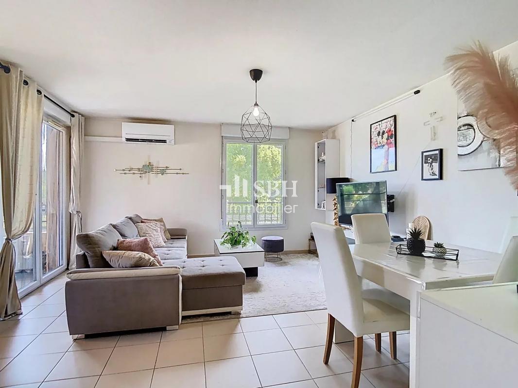 Appartement de type 3 avec balcon, piscine et stationnement