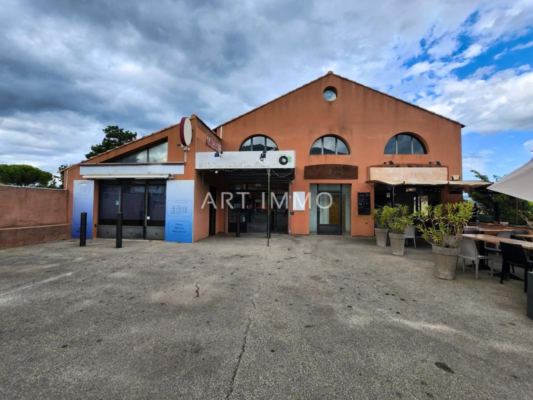 Immeuble 230m² — Robion