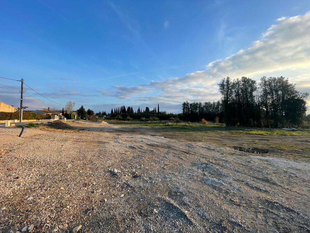Terrain de 400m² à Jonquières