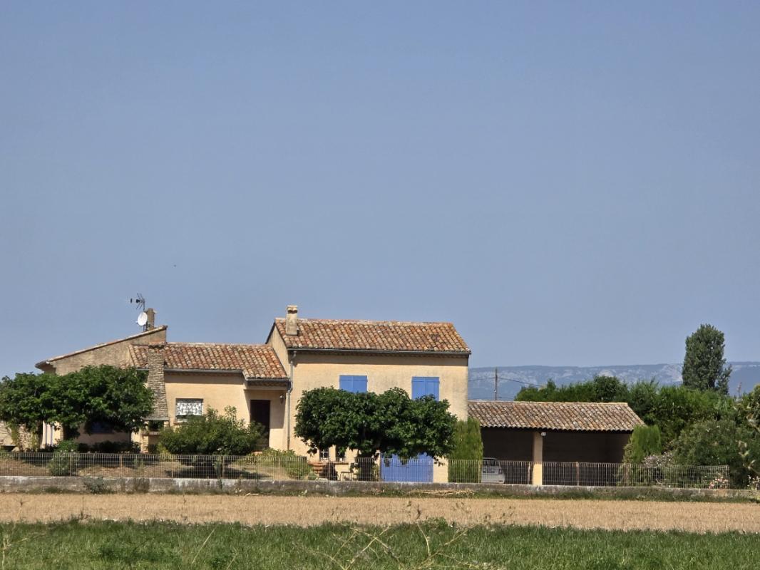 Maison traditionnelle de 113 m² avec double garage, dans un écrin de verdure de 16 000 m²