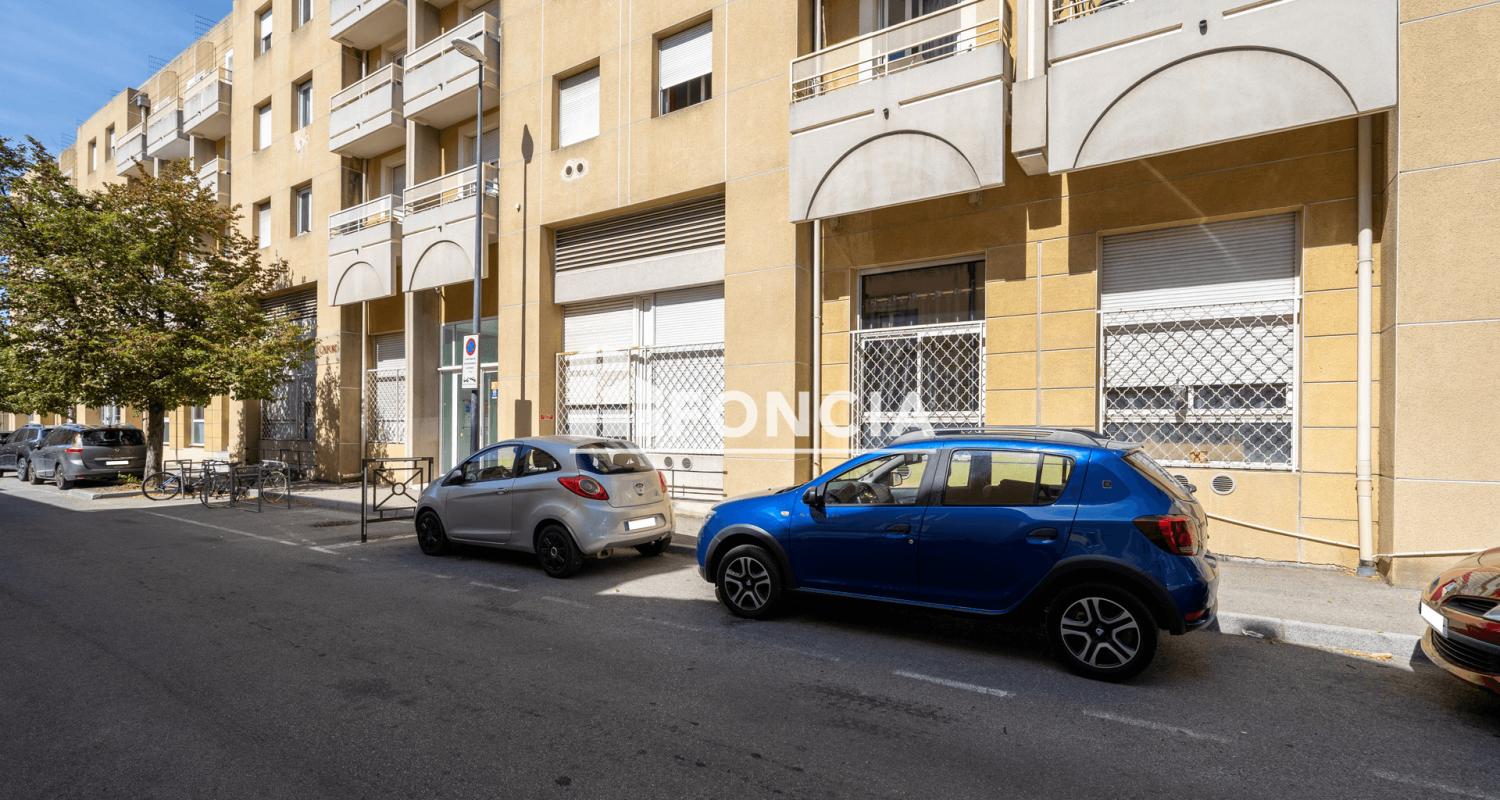 Investissement locatif à Avignon : studio meublé loué, proche centre-ville, résidence fermée et sécurisée, rendement brut 6,6 %