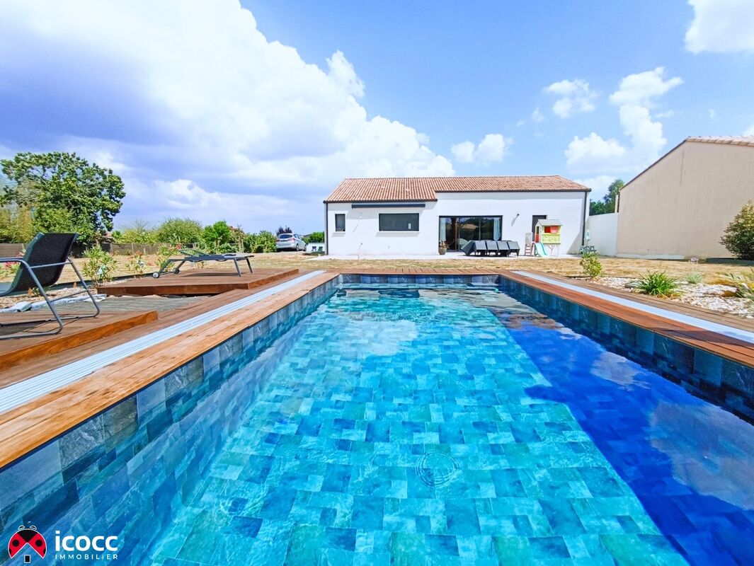 RARE : Maison de plain-pied de 2022 avec piscine – Prestations de qualité