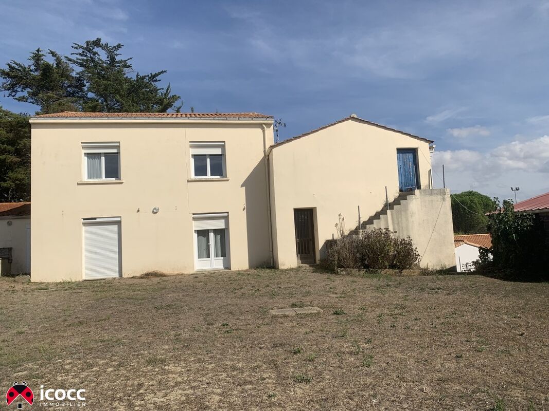Maison en pierre à rénover à l'intérieur