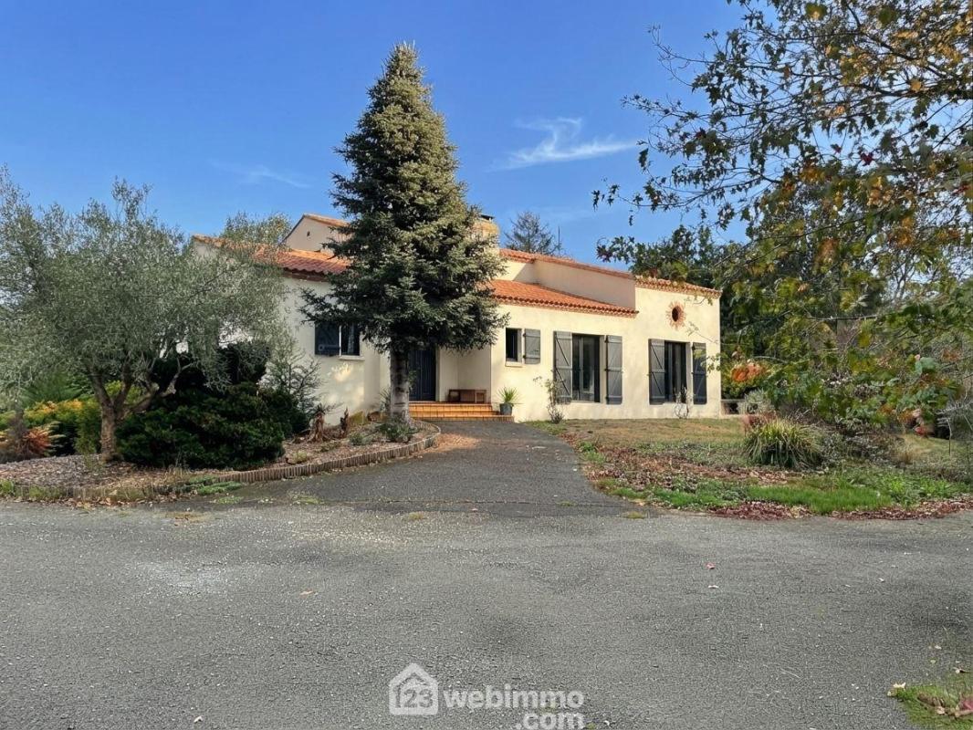 Maison 190m² — Saint-Avaugourd-des-Landes