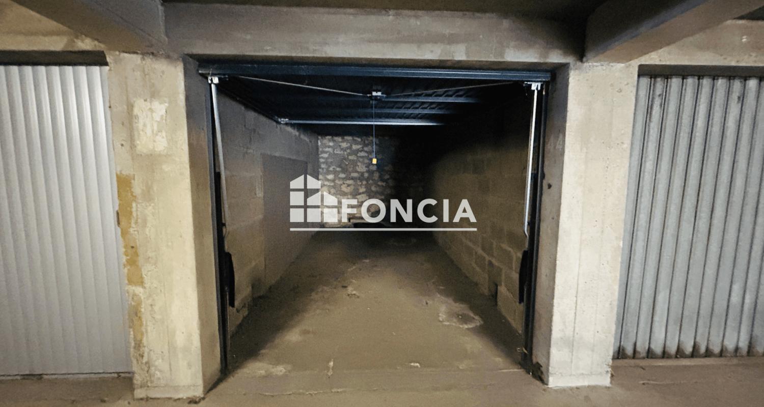POITIERS COURONNERIES - BOX FERMÉ DE 13 M²