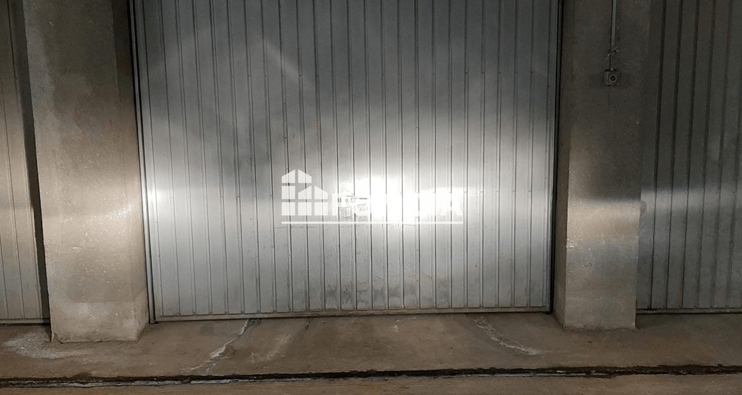 Box 12m2 proche hyper centre - Carnot