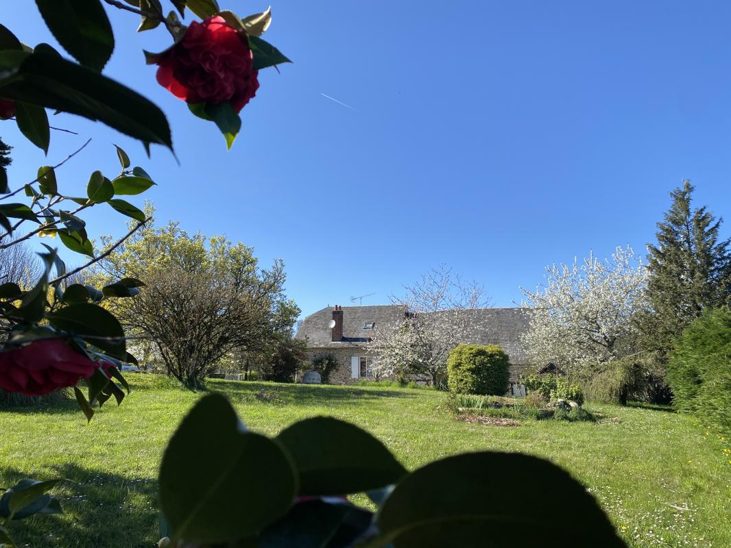Maison & grange sur 8 565 m² de terrain