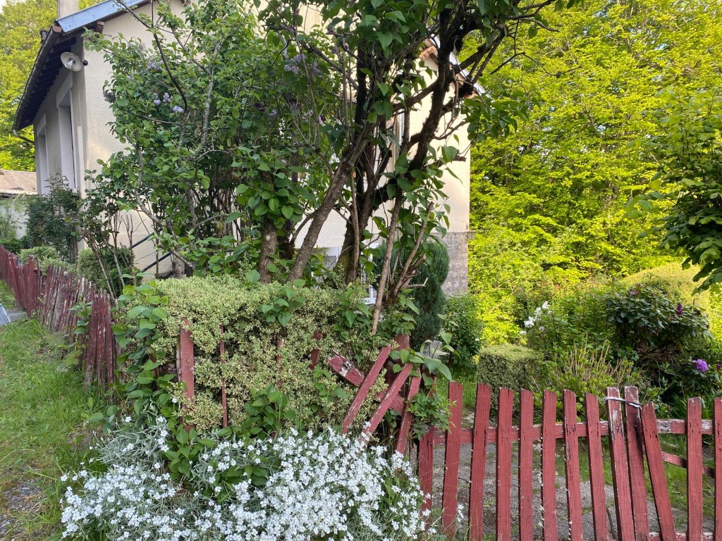 Maison des années 50 avec agréable jardin