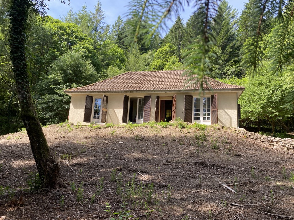 Une maison au coeur de son terrain, sans voisin proche