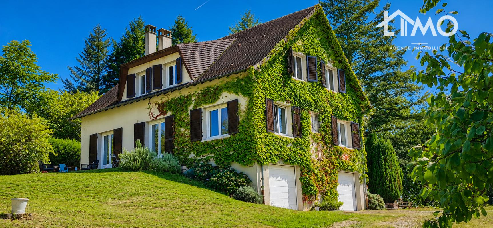 Maison sur sous-sol avec double garage de 166 M² habitable sur une parcelle de terrain de 2590 M²