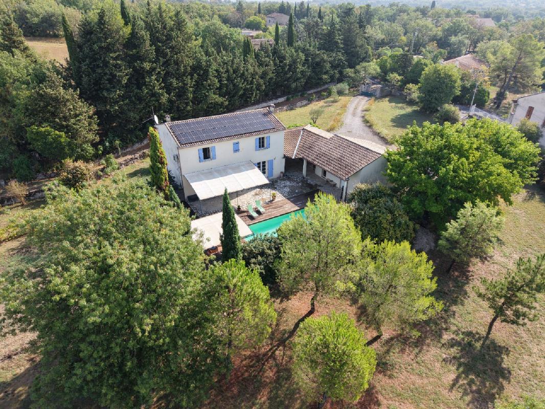 Belle maison contemporaine à vendre avec piscine et grand jardin arboré – Piémont cévenol