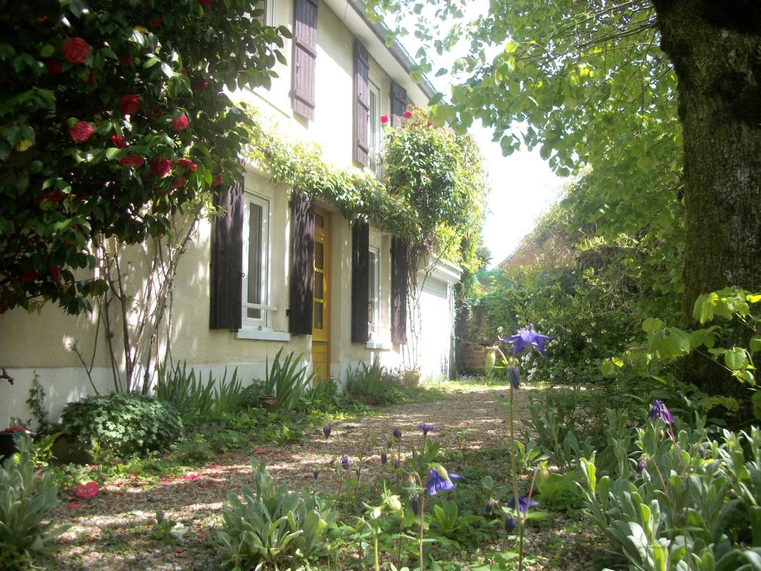 TE KOOP : PRACHTIGE WONING met Garage en Tuin in de Haute Vienne
