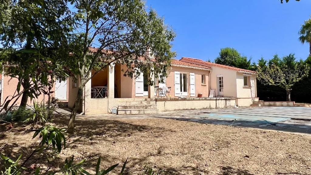 Villa plain pied Reynes avec piscine