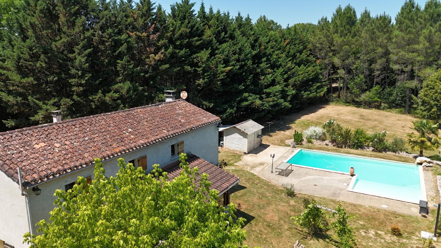Maison avec piscine à Saint-Front-sur-Lémance