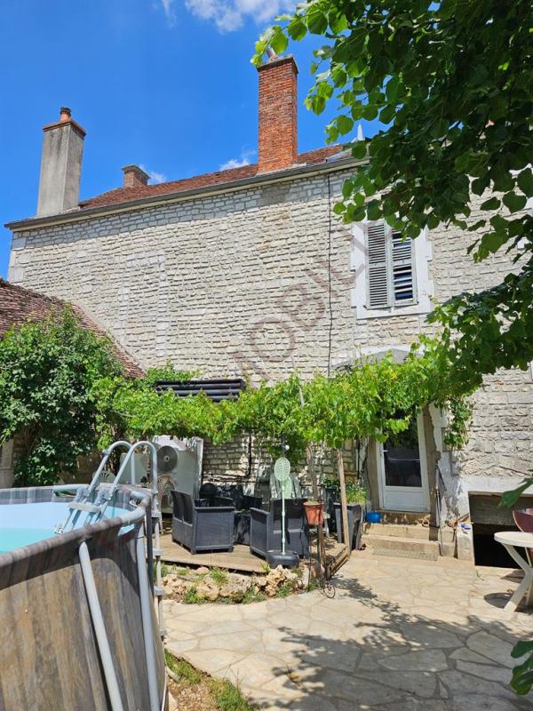 MAISON EN PIERRES VILLAGE COMMERCES 89 YONNE