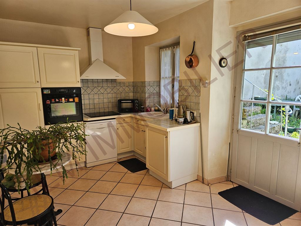 MAISON EN PIERRES JARDIN CLOS DE MURS 89144 BOURGOGNE