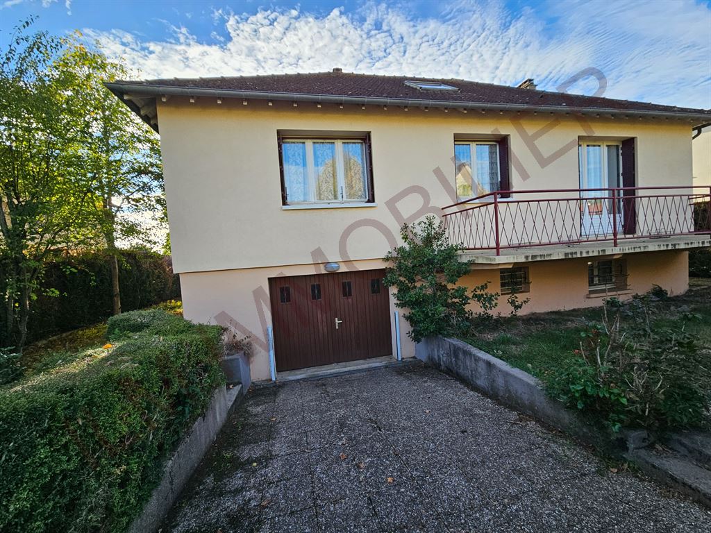PAVILLON édifié en 1964 sur 850m² terrain clos arboré AUXERRE 89000 BOURBOGNE NORD