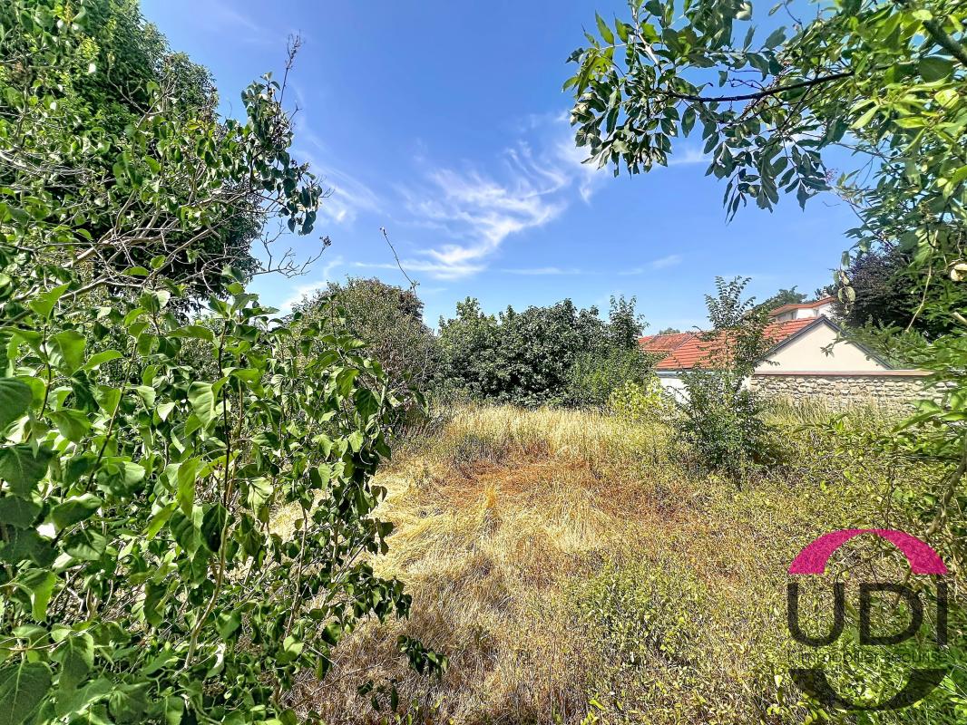 Terrain de 428 m² au coeur de Fontenay-le-Vicomte