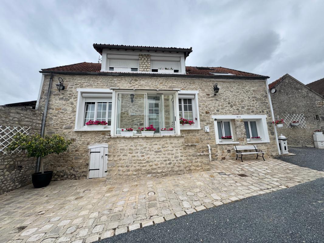 MONDEVILLE une Maison en PIERRE de 125m² 3 chambres sur 194m² de terrain