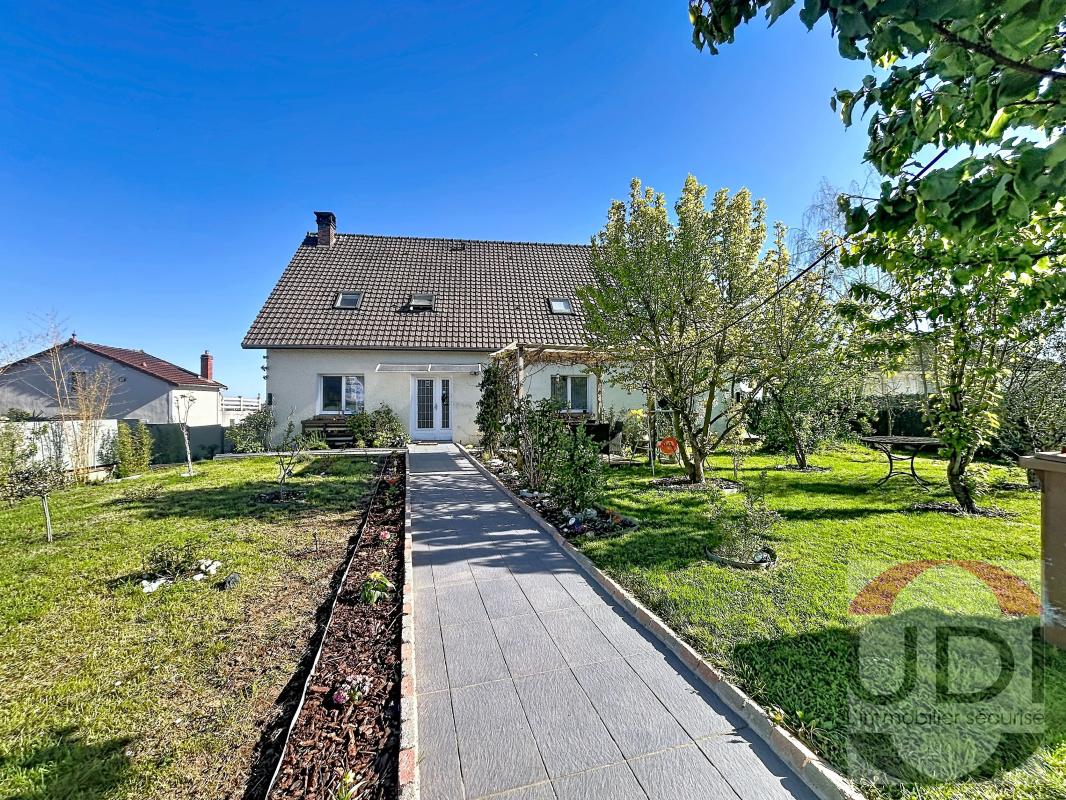 LISSES Maison individuelle familiale 10 pièces