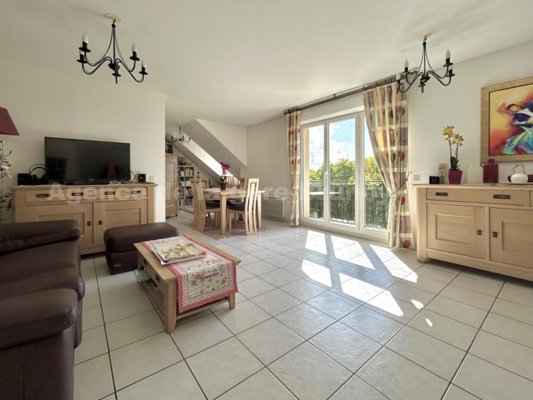 CENTRE VILLE DERNIER ETAGE APPARTEMENT 5 PIECES