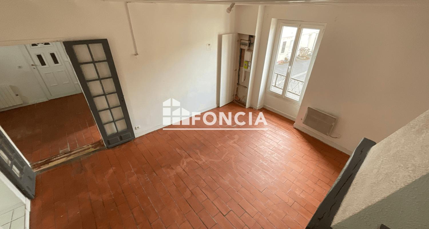 Plein cœur de Longjumeau, pour ce trois-pièces,en duplex, en intérieur de cour,proche de toutes les commodités, au calme et trés lumineux