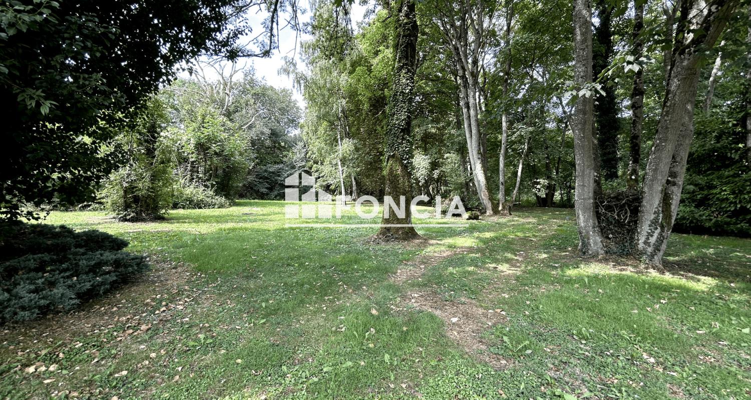 FONTENAY-LE-VICOMTE - Maison individuelle sur 8000m2 de terrain