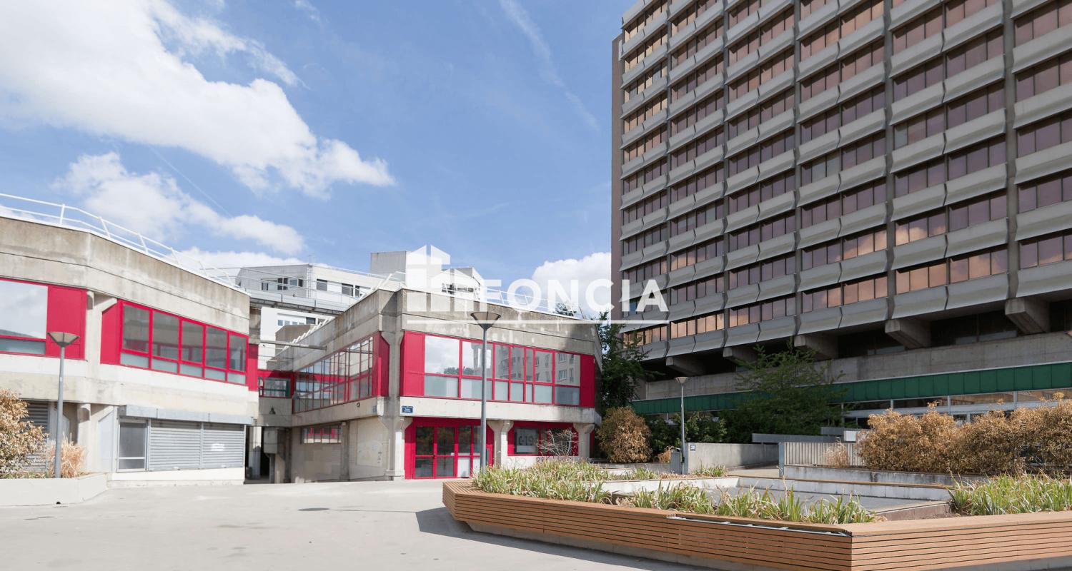 Appartement 2 pièces 44 m² – Hypercentre Évry-Courcouronnes – Proche gare RER C et université – Parking