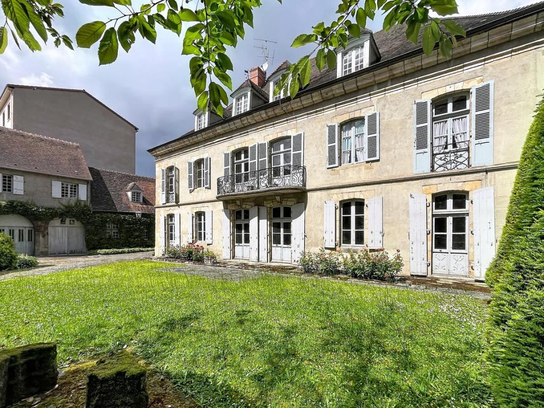 Maison à vendre, 12 pièces, 378 m², Montlucon