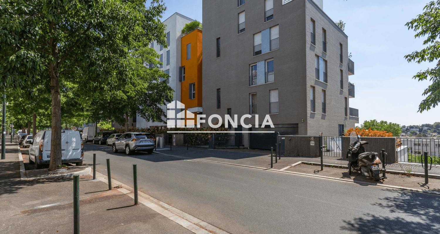 APPARTEMENT RECENT - BALCON 17M2