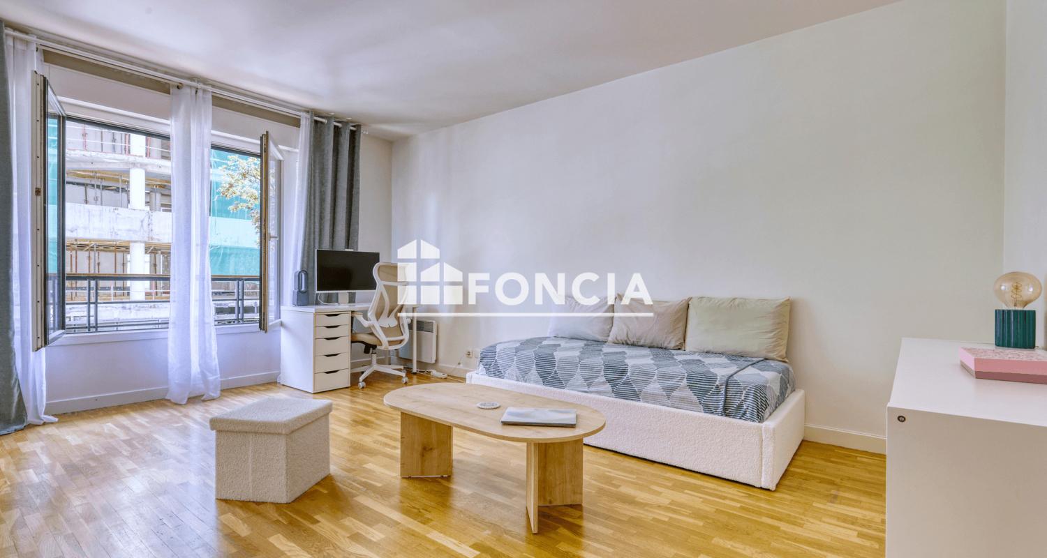 Boulogne-Billancourt – Rue de Silly - studio lumineux en excellent état, à proximité des commerces et des transports
