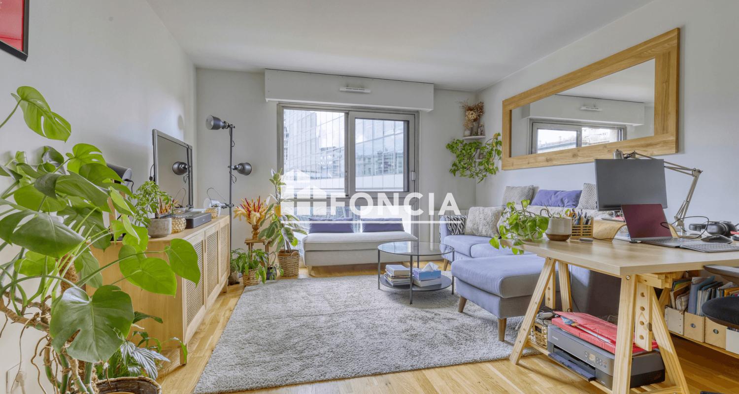 Boulogne-Billancourt – Grand 2 pièces de 56 m² avec balcon, cave et parking