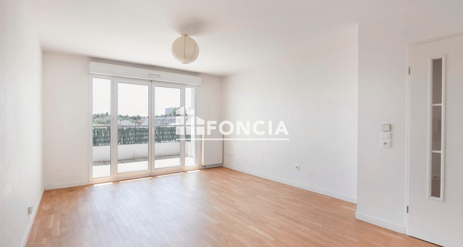 Appartement lumineux au pied des transports et commerces