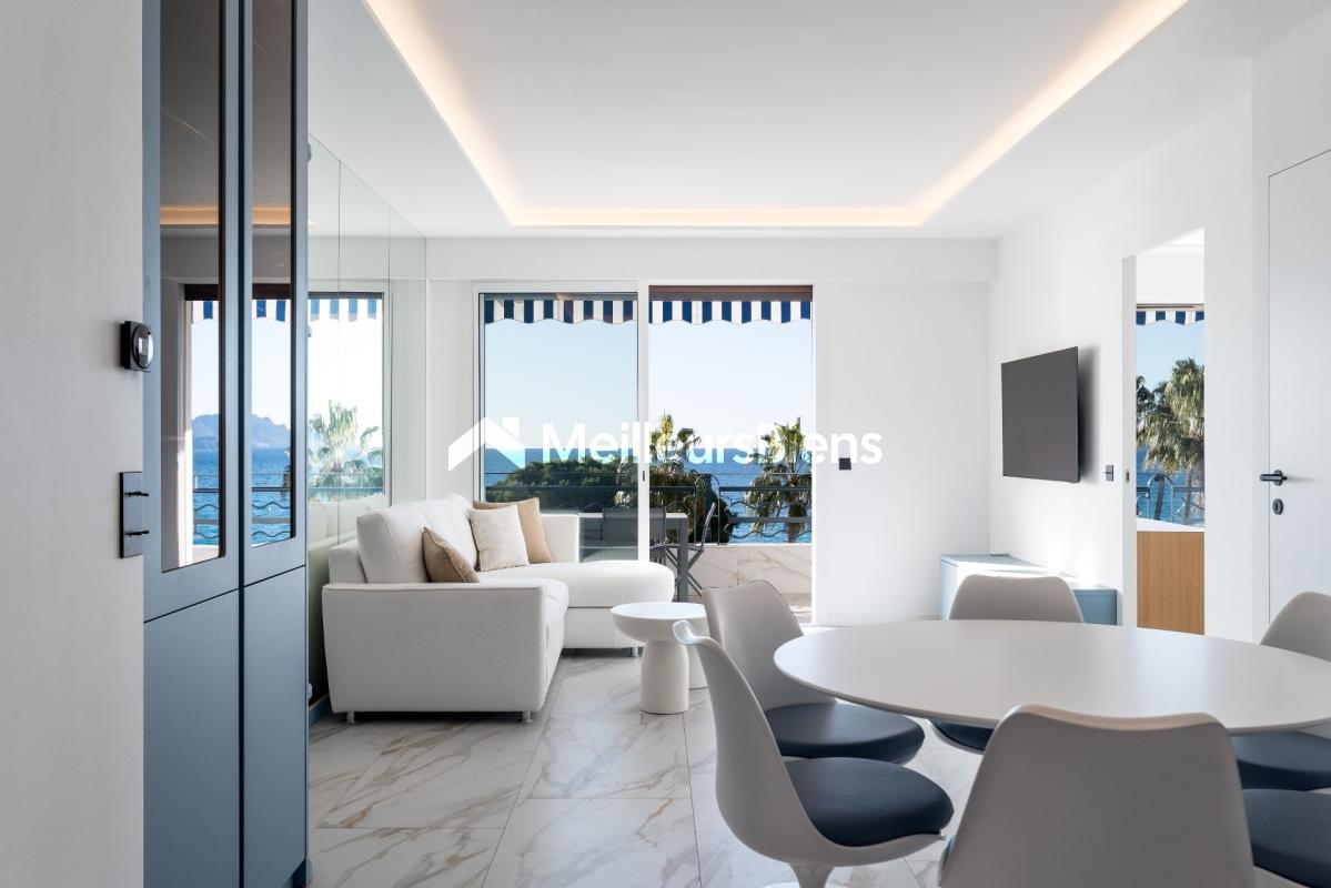 Cannes-Croisette, superbe appartement 4ème étage : 2 chambres, terrasse, vue mer