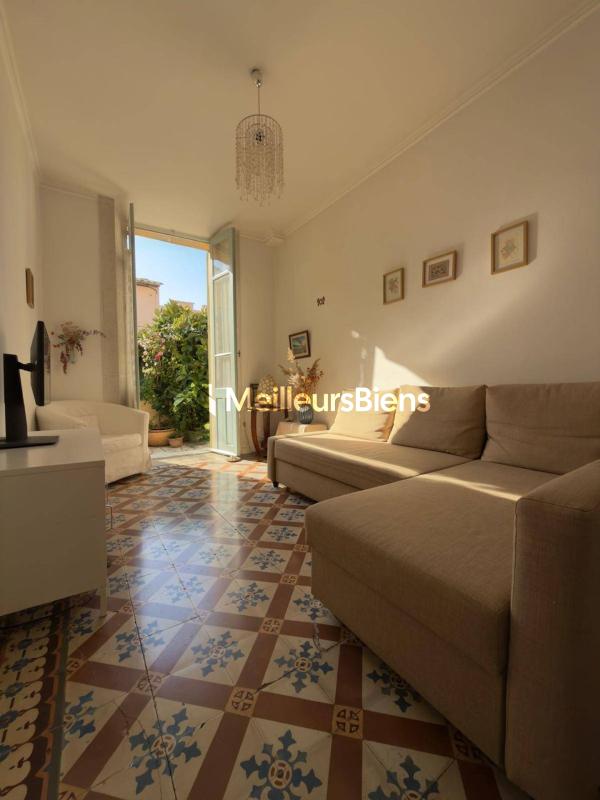 Cannes : Rez de jardin  48 m2, charme, calme avec terrasse dans petite maison ancienne