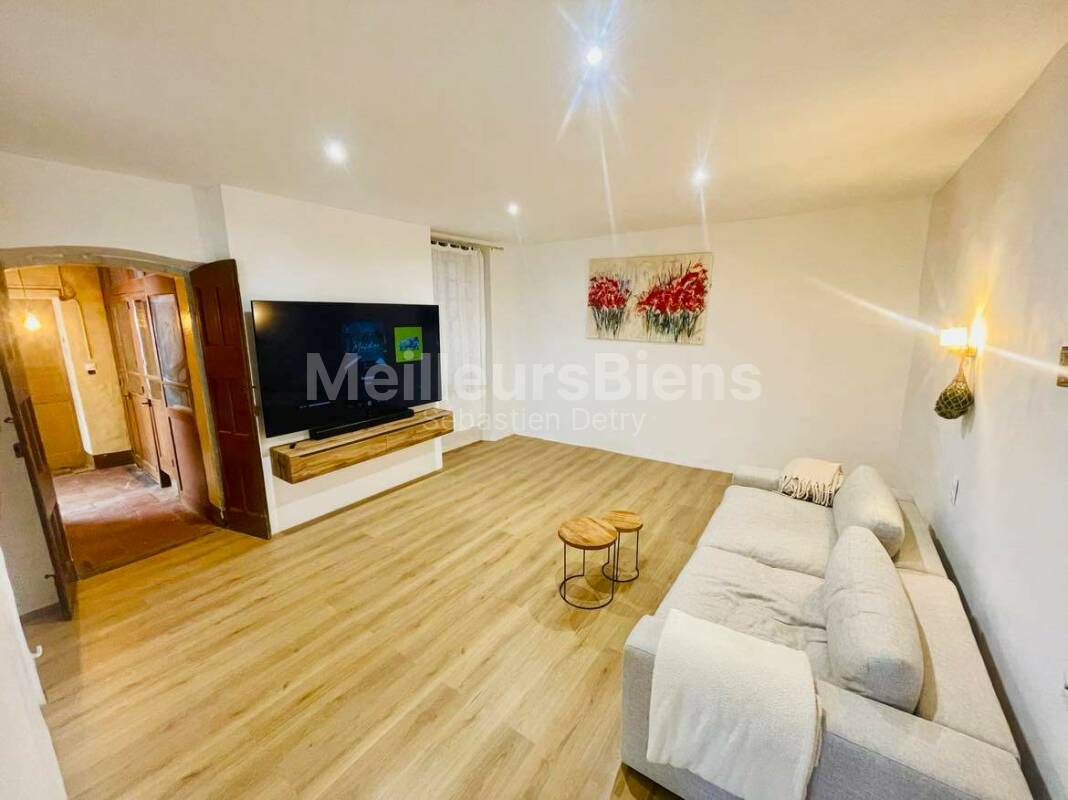 Vaste maison de village T5 avec grand garage centre Thuir