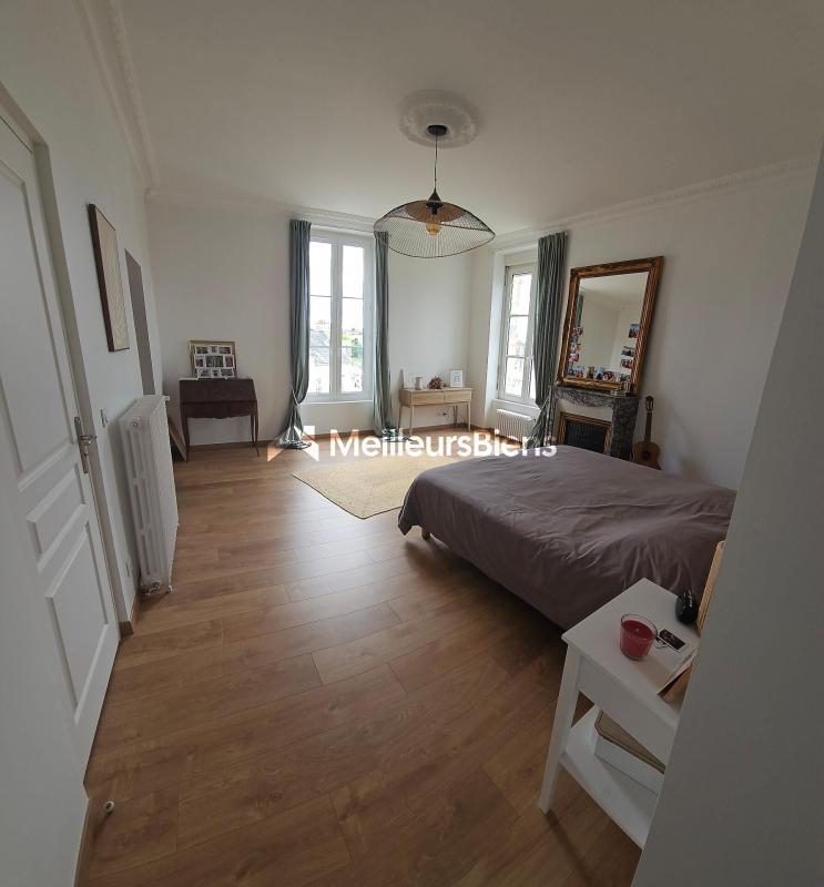 Maison de Maître rénovée de 220M² et annexe de 40M² en centre ville de Mamers