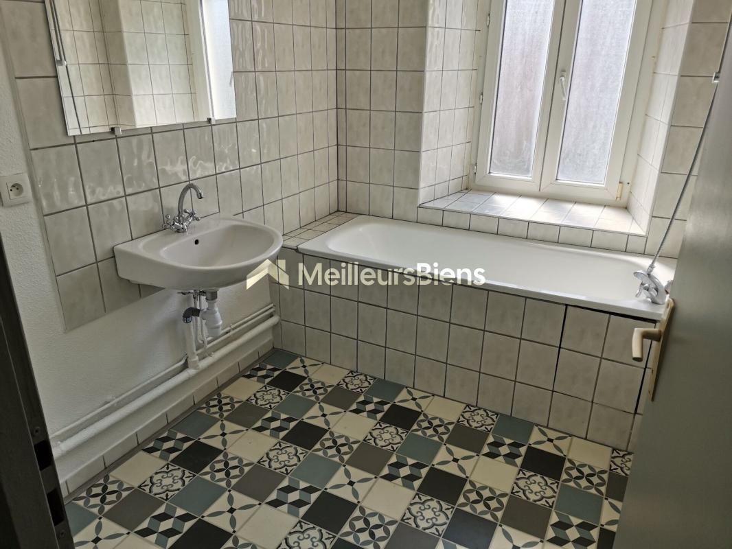 Immeuble de rapport 300M2 proche Suisse