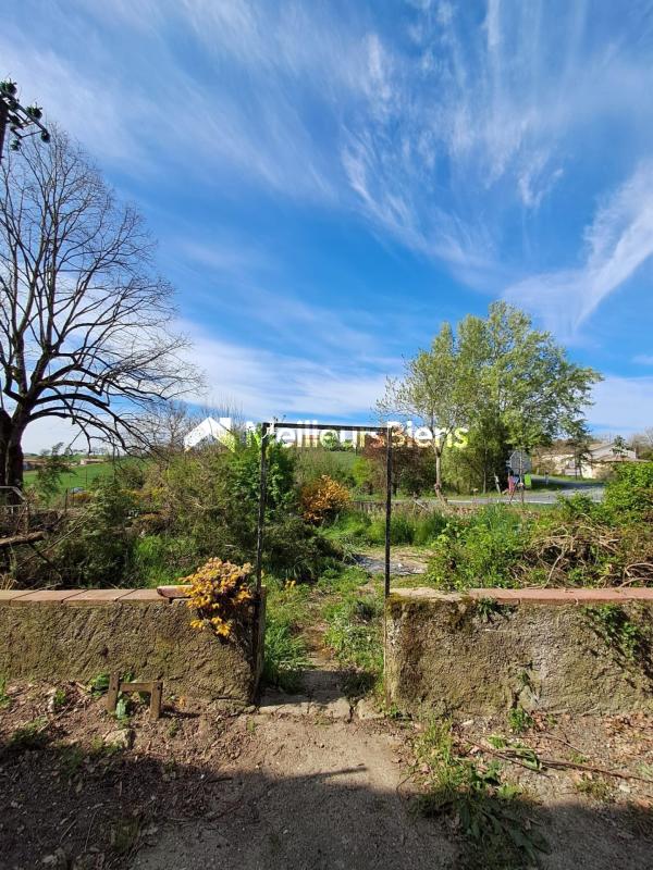 Maison à rénover avec grand jardin et garage