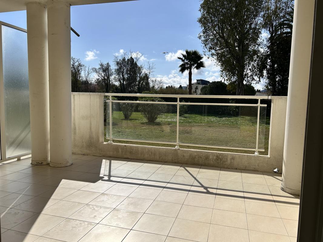 Superbe 3 pièces vue dégagée - immeuble récent