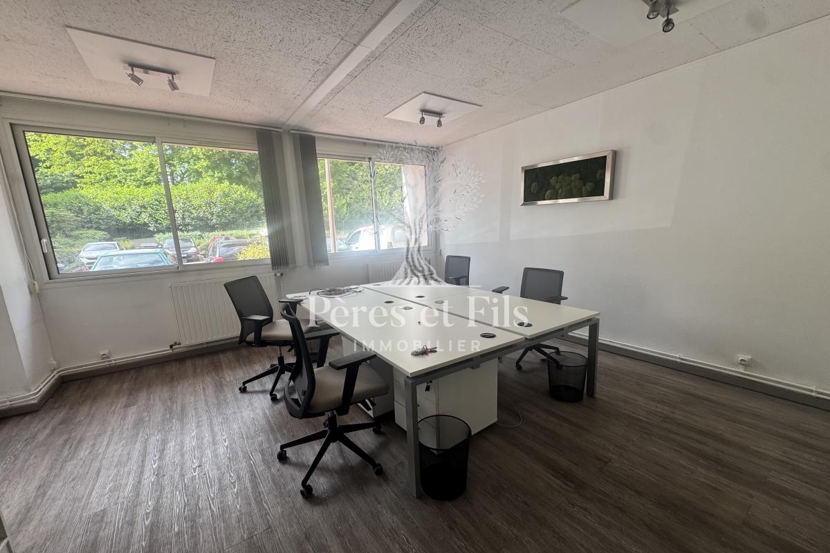 Local d'activité à transformer en 2 appartements - Quartier La Châtaigneraie