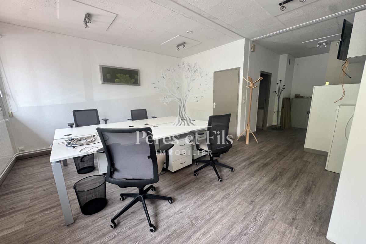 Local d'activité à transformer en 2 appartements - Quartier La Châtaigneraie