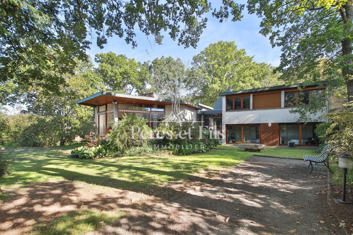 Maison d'architecte exceptionnelle, lumineuse et au calme, en pleine nature avec un grand jardin - Quartier du Rocher